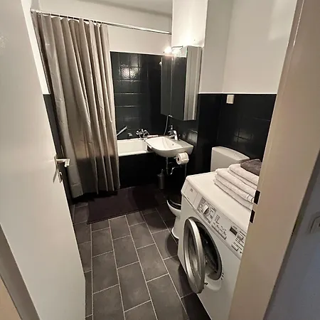 Moebiliert Lage 10min Dus Airport, Messe Und Fussball Stadion Appartement