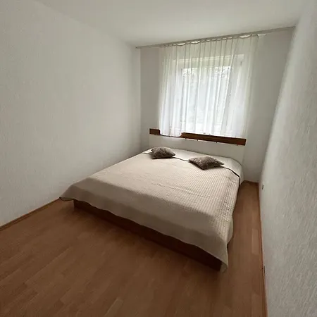 Appartement Moebiliert Lage 10min Dus Airport, Messe Und Fussball Stadion